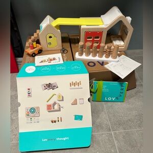 Lovevery The observer Play Kit Montessori Wooden Toys and 3 books